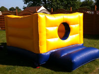 12ft x 8ft x 6ft toddler bouncy castle or ball pool �40